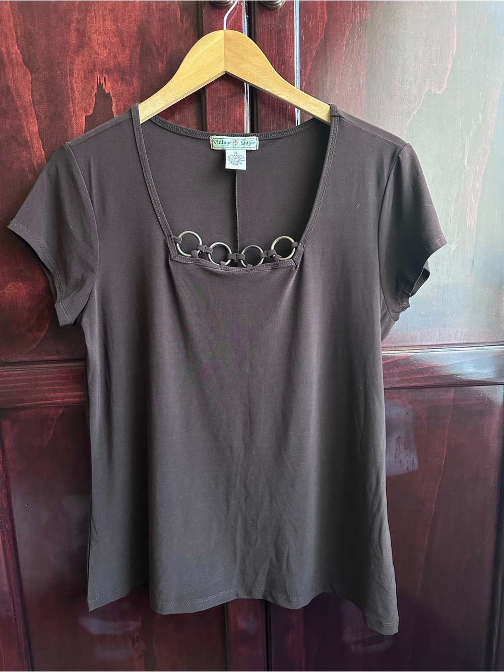 Vintage Suzie Brown Short Sleeve Top with Decorative Ring Trim